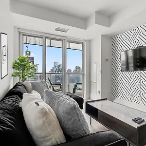 Luxury 2br Downtown Facing Cn Tower Apartment